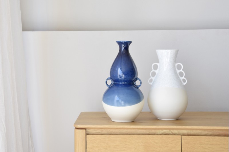 COLLECTION MER : VASES EN CÉRAMIQUE BLANC BLEU VP Interiorismo